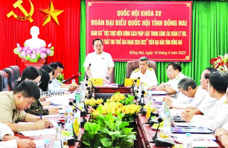 Đoàn đại biểu Quốc hội tỉnh Đồng Nai giám sát chống thất thu thuế tại Cục Thuế tỉnh Đồng Nai.