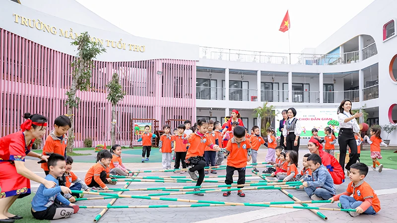 Trường mầm non Tuổi thơ (quận Hoàng Mai) sau khi được đầu tư hơn 100 tỷ đồng xây mới đã được công nhận là trường đạt chuẩn quốc gia.