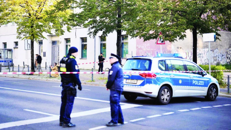 Cảnh sát được triển khai đến hiện trường một vụ tấn công giáo đường Do thái ở Đức. (Ảnh AP)