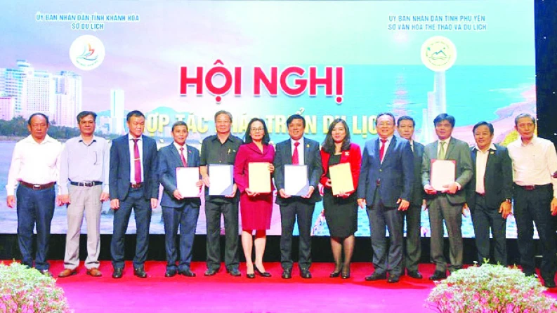 Phú Yên-Khánh Hòa hợp tác kết nối sản phẩm du lịch để hình thành tuyến du lịch liên vùng duyên hải Nam Trung Bộ.