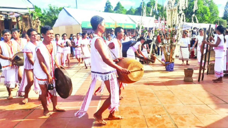Tái hiện Lễ mở cửa kho lúa của đồng bào Rơ Măm, làng Le, xã Mô Rai, huyện Sa Thầy, tỉnh Kon Tum.