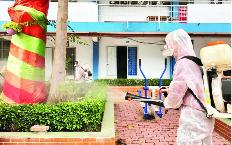Sát khuẩn tại trường học trên địa bàn Thành phố Hồ Chí Minh thời điểm dịch Covid-19 bùng phát.