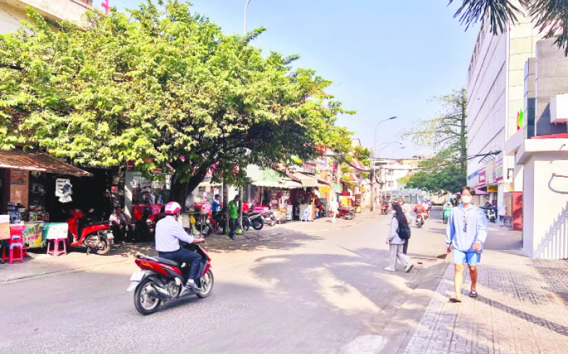 Đường Nguyễn Văn Bảo đã được thông thoáng hơn sau khi địa phương thực hiện quyết liệt công tác lập lại trật tự lòng, lề đường.