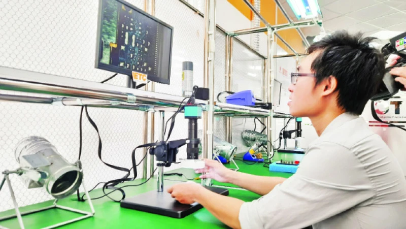 Đào tạo nguồn nhân lực vi mạch bán dẫn tại Trung tâm Điện tử và Vi mạch bán dẫn Khu Công nghệ cao Thành phố Hồ Chí Minh.