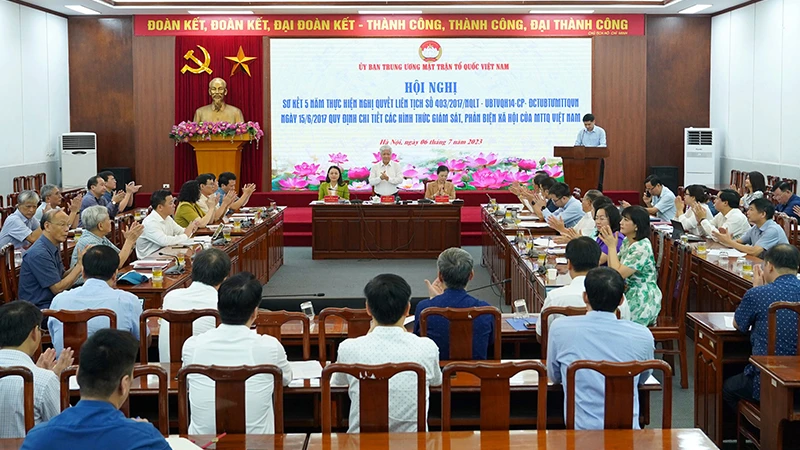 Hội nghị sơ kết 5 năm thực hiện Nghị quyết liên tịch quy định chi tiết các hình thức giám sát, phản biện xã hội của MTTQ Việt Nam. (Ảnh QUANG VINH)