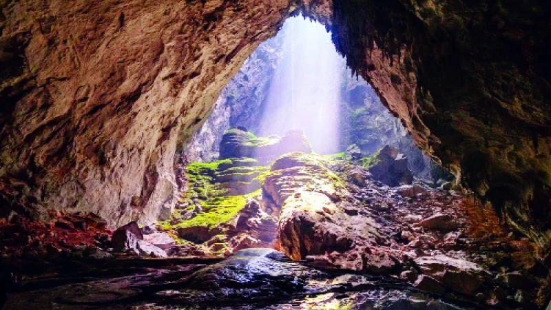 Hang Sơn Đoòng là hang động lớn nhất thế giới. (Ảnh SHUTTERSTOCK)