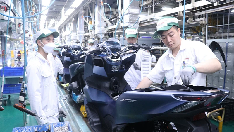 Người lao động làm việc tại Công ty Honda Việt Nam. (Ảnh MINH THẮNG)