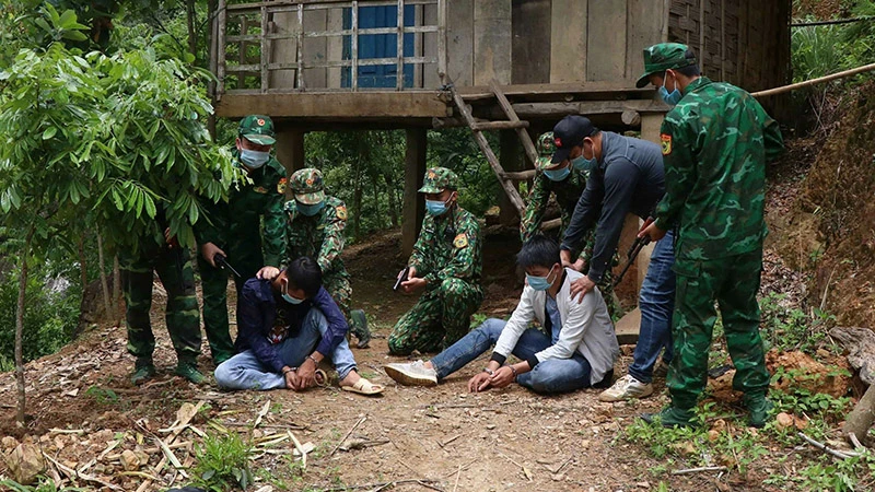 Lực lượng Bộ đội Biên phòng tỉnh Điện Biên vây bắt tội phạm ma túy trên khu vực biên giới Việt Nam-Lào.