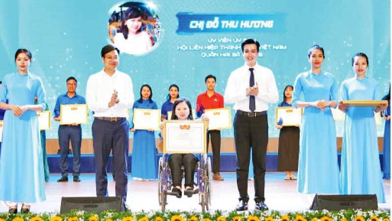 Đỗ Thu Hương được tuyên dương “Thanh niên sống đẹp”.