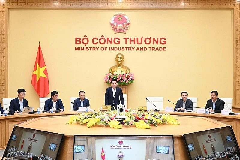 Bộ trưởng Công thương Nguyễn Hồng Diên chủ trì cuộc họp.