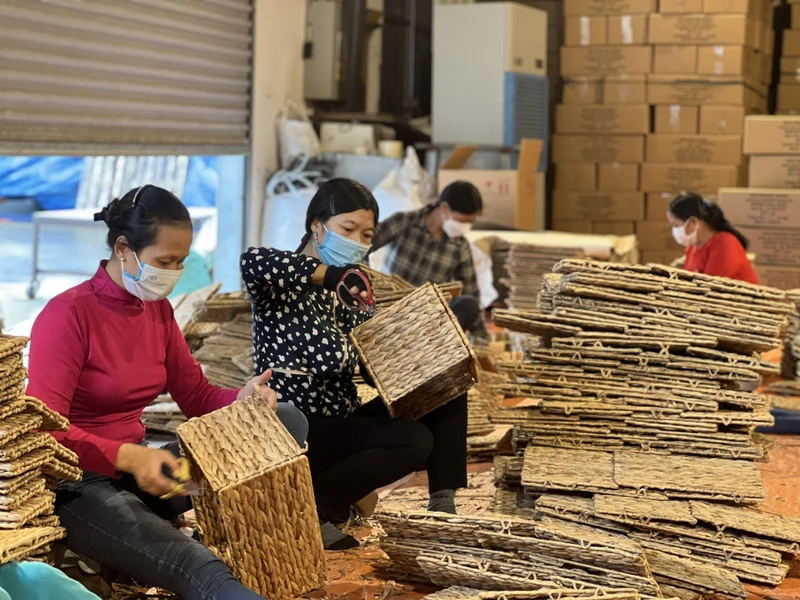Làng nghề, ngành nghề nông thôn tạo việc làm cho người dân xã Nga Thanh, huyện Nga Sơn (Thanh Hóa).