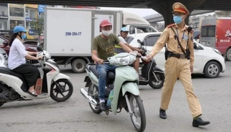 Lực lượng chức năng gặp khó khăn trong việc xử lý các vi phạm của phương tiện xe gắn máy.