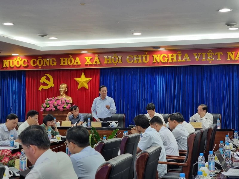 Chủ tịch Ủy ban nhân dân Thành phố Hồ Chí Minh Phan Văn Mãi phát biểu ý kiến tại buổi làm việc.