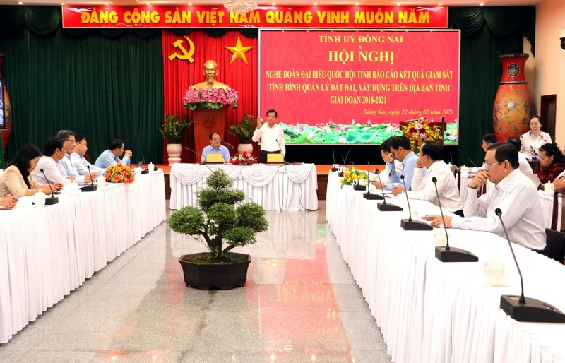 Bí thư Tỉnh ủy Đồng Nai Nguyễn Hồng Lĩnh phát biểu tại buổi nghe Đoàn đại biểu Quốc hội tỉnh báo cáo kết quả giám sát về đất đai, xây dựng.