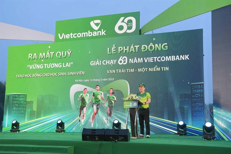 Ông Nguyễn Thanh Tùng - Thành viên Hội đồng quản trị, Tổng Giám đốc Vietcombank phát biểu khai mạc và phát động giải chạy.