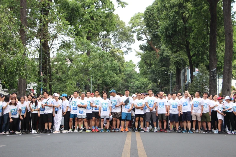 Cuộc thi chạy bộ “Bước chân xanh” thu hút nhiều người trẻ tham dự.