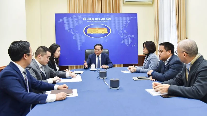 Bộ trưởng Bùi Thanh Sơn khẳng định sẵn sàng tăng cường phối hợp giữa hai Bộ Ngoại giao. (Ảnh: Báo Thế giới và Việt Nam)