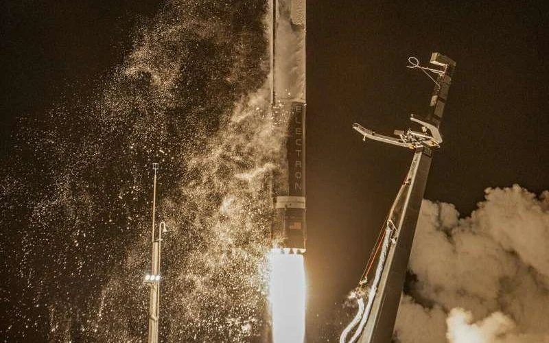 Tên lửa đẩy Electron của công ty Rocket Lab rời bệ phóng tại bán đảo Mahia (New Zealand), mang theo vệ tinh Capstone của NASA vào vũ trụ. (Ảnh: Rocket Lab)