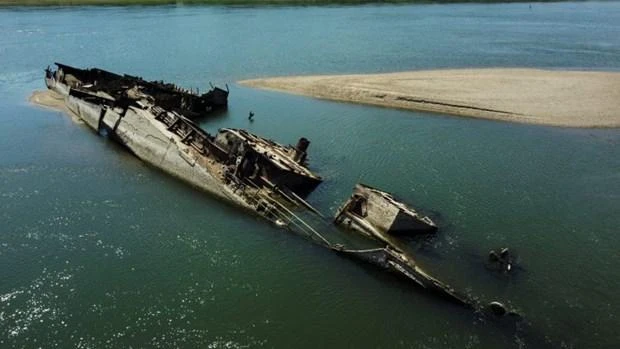 Nhiều tàu chiến chất đầy chất nổ của Đức bị chìm trên sông Danube. (Nguồn: Reuters)