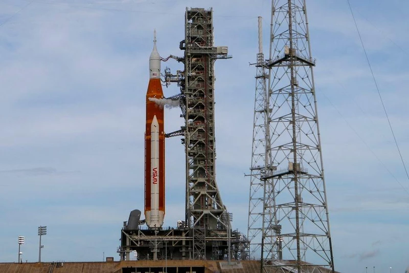 Sự cố động cơ tên lửa khiến vụ phóng tàu vũ trụ Orion lên quỹ đạo Mặt Trăng bị tạm hoãn trong ít nhất 4 ngày. (Ảnh: Reuters)