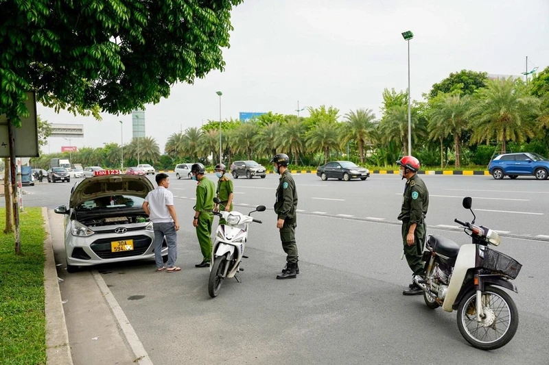 Nhân viên an ninh hàng không Nội Bài bị lái xe ta-xi hành hung