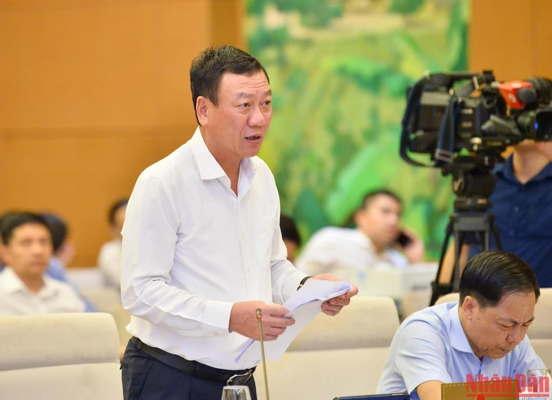 Tổng Thanh tra Chính phủ Đoàn Hồng Phong trình bày báo cáo tại phiên họp. (Ảnh: DUY LINH) 