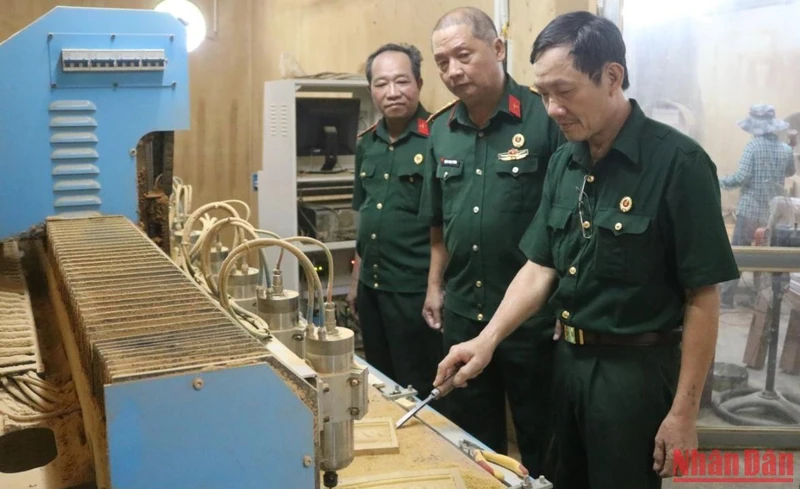 Cơ sở sản xuất đồ mộc của cựu chiến binh Khúc Văn Xuân ở phường Trung Thành, thành phố Phổ Yên doanh thu hơn 2 tỷ đồng/năm.