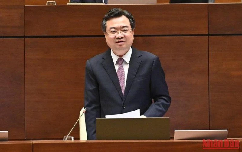 Bộ trưởng Xây dựng Nguyễn Thanh Nghị trả lời chất vấn của đại biểu Quốc hội tại phiên họp chiều 3/11. (Ảnh: ĐĂNG KHOA)