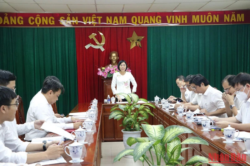 Phó Chủ tịch Ủy ban nhân dân tỉnh Đồng Nai Nguyễn Thị Hoàng phát biểu tại buổi làm việc.