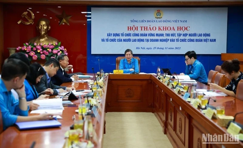 Phó Chủ tịch Thường trực Tổng Liên đoàn Lao động Việt Nam Trần Thanh Hải chủ trì hội thảo.