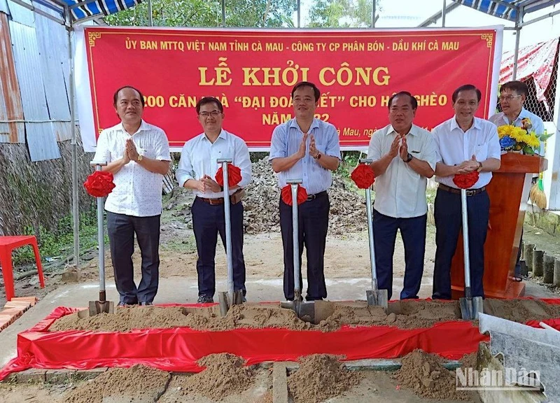 Khởi công 200 căn nhà Đại đoàn kết hỗ trợ hộ nghèo khó khăn về nhà ở tại Cà Mau.