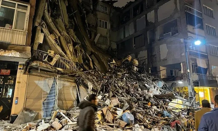 Số người mạng do trận động đất đã lên tới hơn 500 người. (Ảnh: The Guardian)