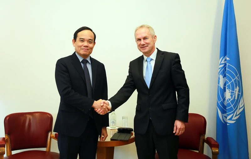 Phó Thủ tướng Trần Lưu Quang tiếp Chủ tịch Đại hội đồng Liên hợp quốc Csaba Korosi. (Ảnh: Bộ Ngoại giao)