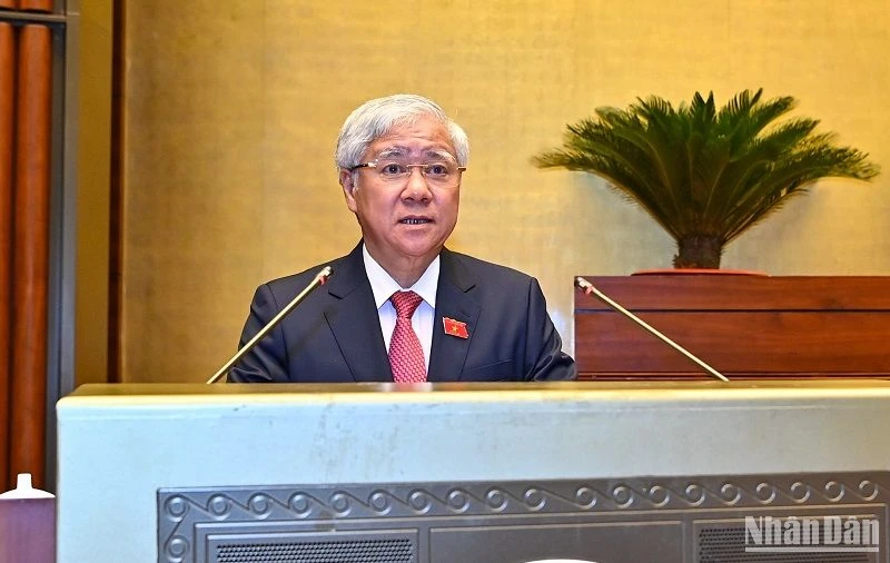 Chủ tịch Ủy ban Trung ương Mặt trận Tổ quốc Việt Nam Đỗ Văn Chiến trình bày Báo cáo tổng hợp ý kiến, kiến nghị của cử tri và nhân dân gửi đến Kỳ họp thứ 5, Quốc hội khóa XV. (Ảnh: DUY LINH)