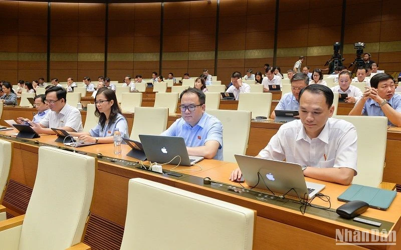 Các đại biểu Quốc hội dự phiên thảo luận về dự án Luật Phòng thủ dân sự chiều 24/5. (Ảnh: THỦY NGUYÊN)