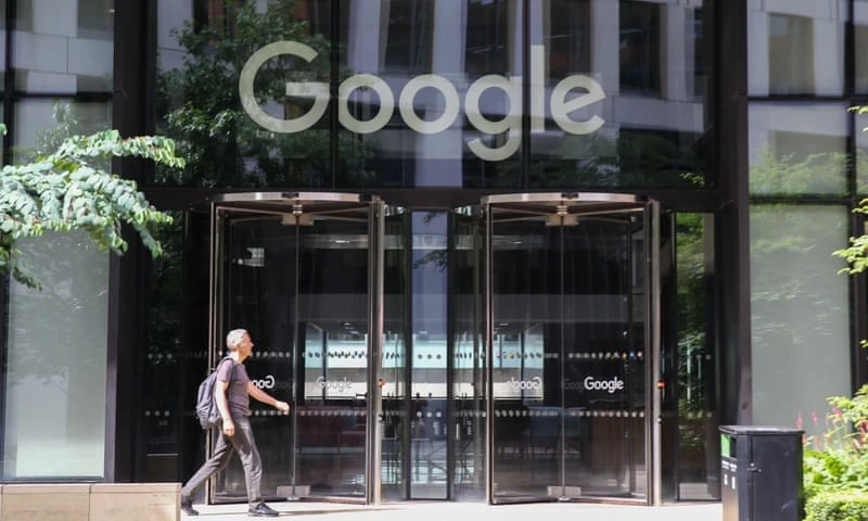 Google sẽ triển khai cài đặt làm mờ hình ảnh (blur) làm mặc định trên thanh công cụ tìm kiếm. (Ảnh minh họa: Getty Images)