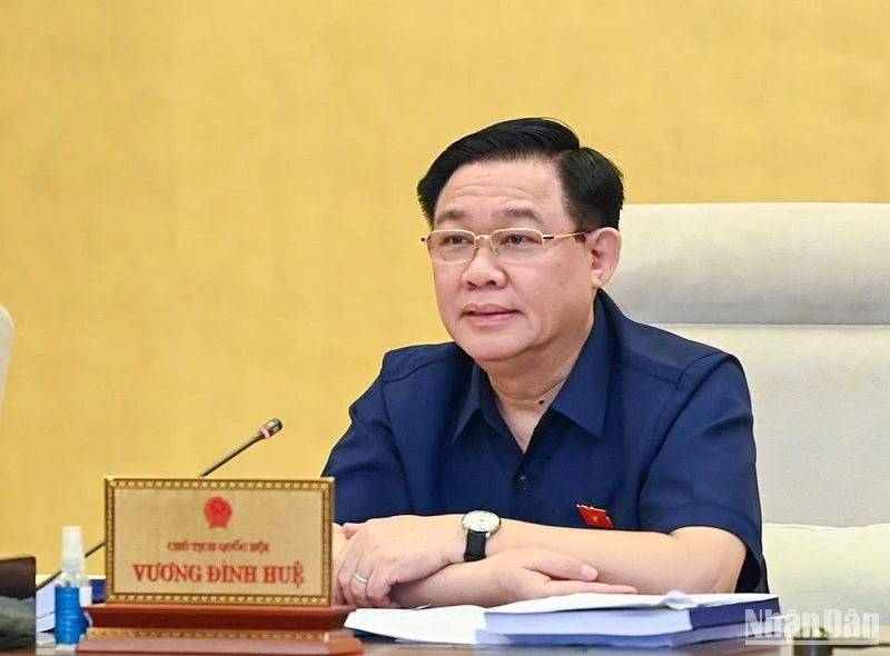Chủ tịch Quốc hội Vương Đình Huệ cho ý kiến vào dự án Luật Bảo hiểm xã hội (sửa đổi). (Ảnh: DUY LINH)