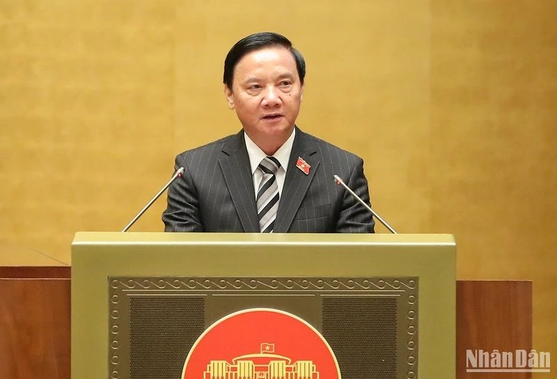Phó Chủ tịch Quốc hội Nguyễn Khắc Định báo cáo tại Hội nghị toàn quốc triển khai luật, nghị quyết của Quốc hội khóa XV sáng 6/9. (Ảnh: DUY LINH)