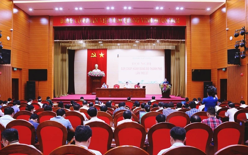 Quang cảnh Hội nghị Ban Chấp hành Đảng bộ thành phố Hạ Long lần thứ 37, khóa XXV, nhiệm kỳ 2020-2025, sáng 28/9.