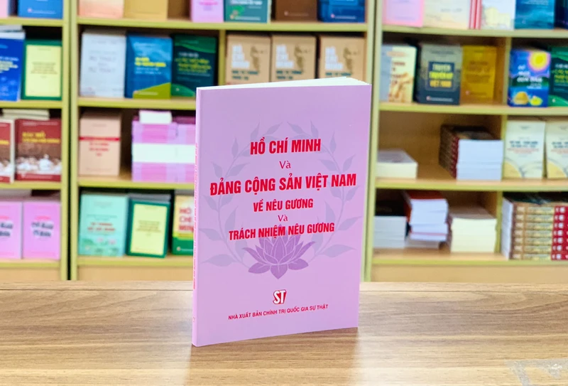 Cuốn sách "Hồ Chí Minh và Đảng Cộng sản Việt Nam về nêu gương và trách nhiệm nêu gương".
