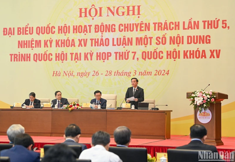 Phó Chủ tịch Quốc hội Nguyễn Khắc Định điều hành nội dung cho ý kiến về dự án Luật Thủ đô (sửa đổi). (Ảnh: DUY LINH)