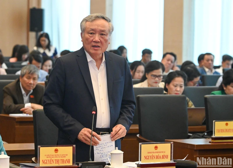 Chánh án Tòa án nhân dân tối cao Nguyễn Hòa Bình phát biểu ý kiến giải trình trong phiên thảo luận về dự án Luật Tổ chức tòa án nhân dân (sửa đổi). (Ảnh: DUY LINH)
