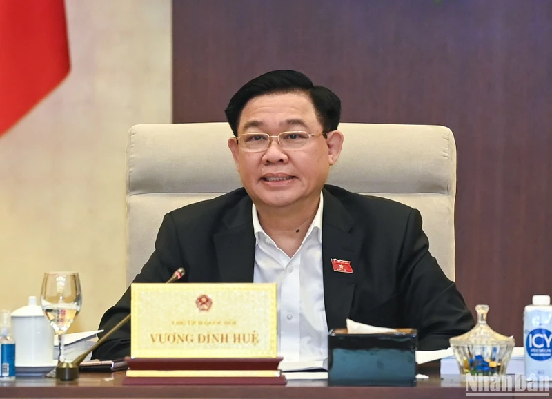 Chủ tịch Quốc hội Vương Đình Huệ cho ý kiến đối với dự án Luật Công chứng (sửa đổi) sáng 1/4. (Ảnh: DUY LINH)