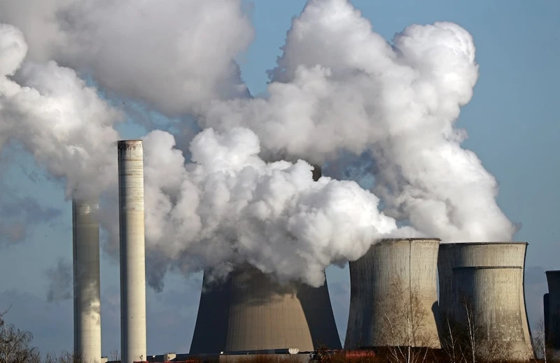 Khí thải bốc lên từ một nhà máy điện than ở Niederaussem, Đức, ngày 16/1/2020. (Ảnh: Reuters)
