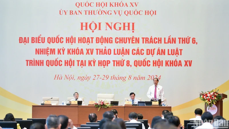 Phó Chủ tịch Quốc hội Trần Quang Phương điều hành nội dung thảo luận về dự án Luật Phòng cháy, chữa cháy và cứu nạn, cứu hộ sáng 28/8. (Ảnh: DUY LINH)