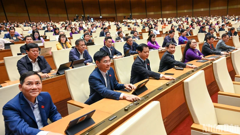 Quốc hội biểu quyết thông qua Nghị quyết thành lập thành phố Huế trực thuộc Trung ương. (Ảnh: DUY LINH)