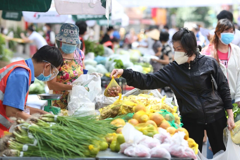 Chợ truyền thống vẫn là hình thức phân phối được ưa chuộng.