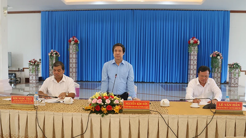 Bộ trưởng Giáo dục và Đào tạo Nguyễn Kim Sơn phát biểu tại buổi làm việc.