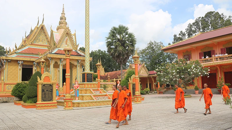 Chùa Thlốt, xã Hiệp Hòa, huyện Cầu Ngang, tỉnh Trà Vinh.