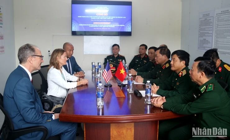 Tại buổi tiếp giữa Thượng tướng Hoàng Xuân Chiến và bà Aler Grubbs, Giám đốc Cơ quan phát triển quốc tế Hoa kỳ tại Việt Nam (USAID).